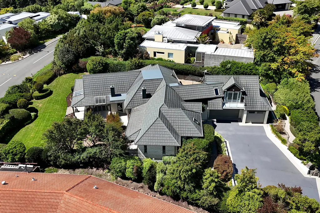 Kennedys Bush 5房  Kennedys Bush Family Home with Views. Act Quickly!