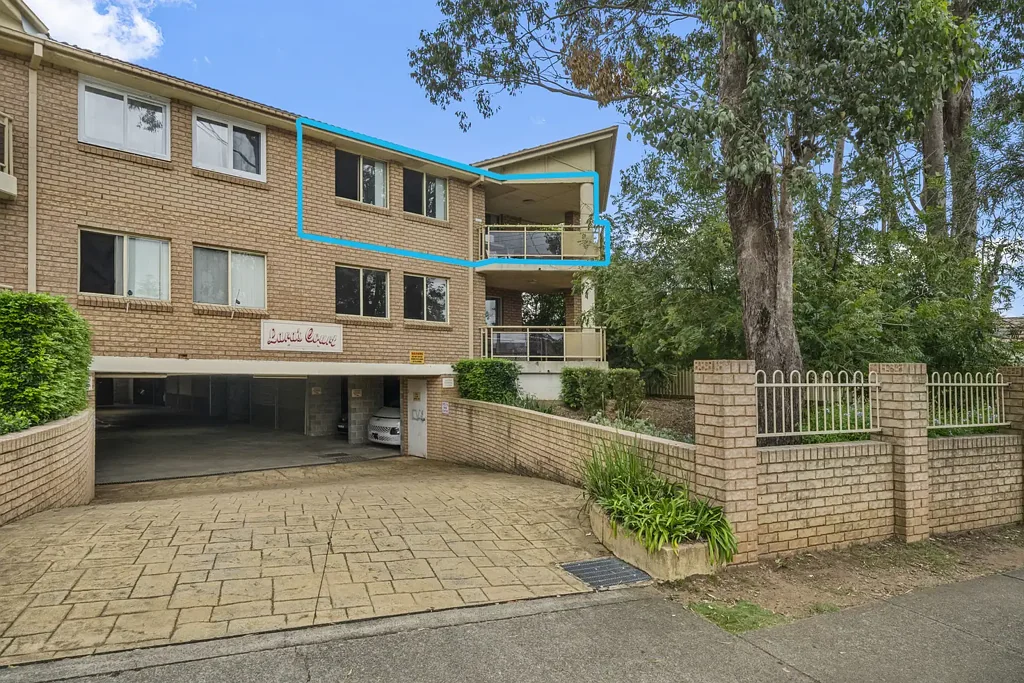 Guildford 2 Slaapkamer TOP FLOOR AND NORTH EAST FACING UNIT - INVESTORS NOTE - $610/WEEK - LEASE UNTIL APRIL 2027
