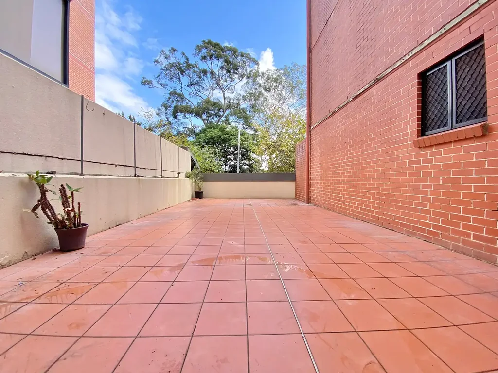Conveniently located 2 Bedder with HUGE Balcony!
