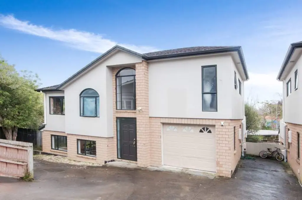 MOUNT ALBERT - Stunning 6 bedroom house near Unitec
