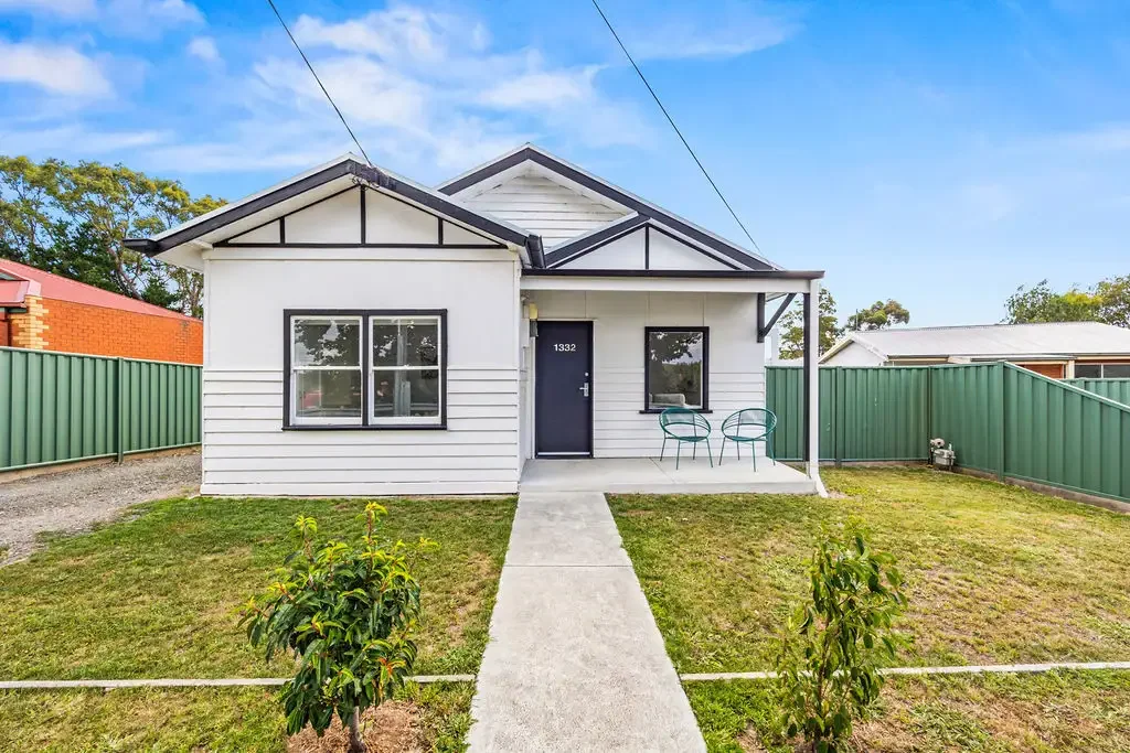 Charming Mount Clear Home with Style, Comfort & Convenience