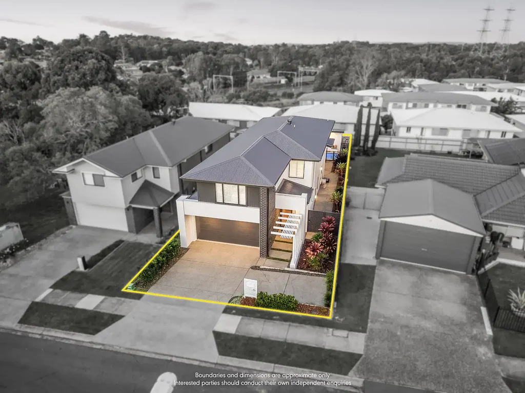 Runcorn 5 Slaapkamer Luxury Family Living with Designer Finishes, Resort-Style Pool & Dual Living Zones