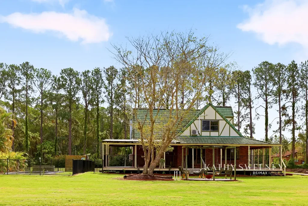 Burpengary East 4غرفة نوم A Rare Blend of Character, Space & Lifestyle Opportunity