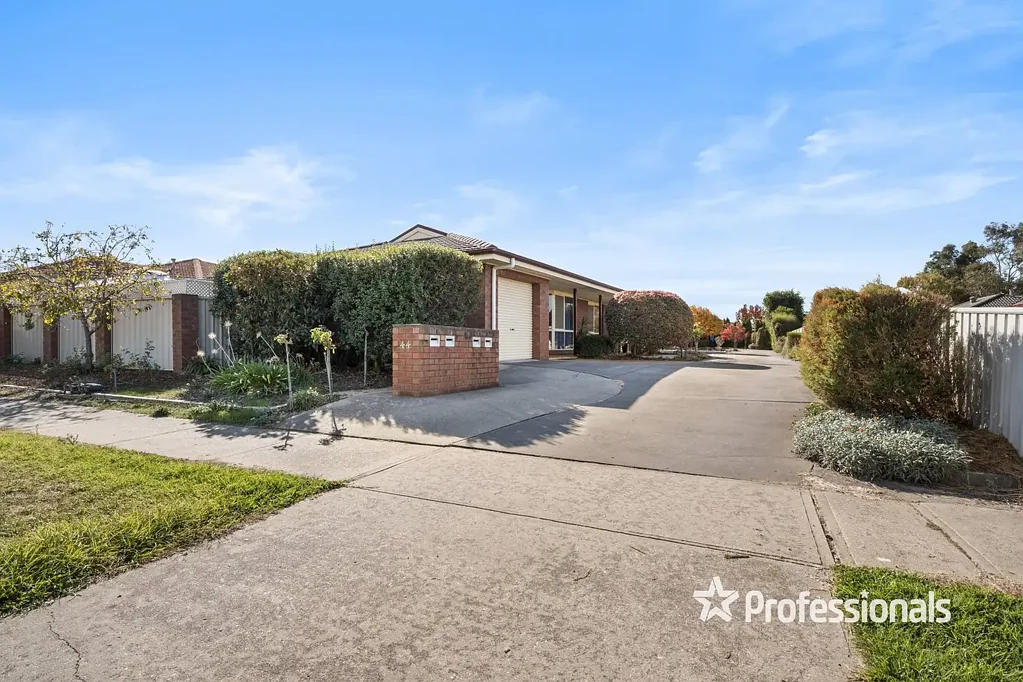 SPACIOUS TWO BEDROOM TOWNHOUSE