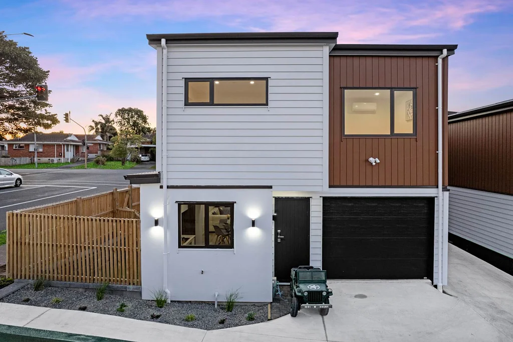 Half Moon Bay 4chambre New Build in Sought-After Pigeon Mountain Rd