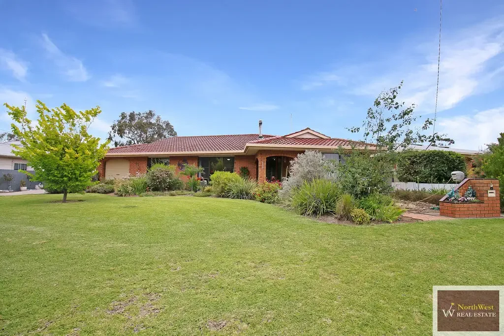 Warracknabeal 3 Slaapkamer STUNNING HOME -LARGE BLOCK