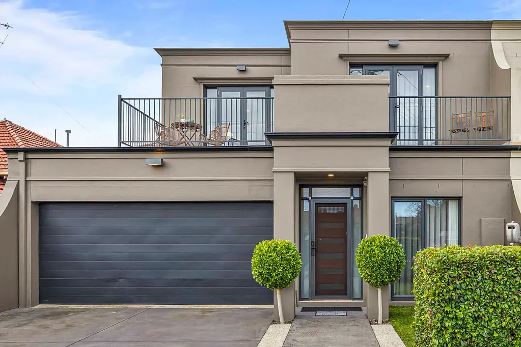 Lake Wendouree 3ห้องนอน Prestigious Lake Wendouree Living with Rare Space, Luxury & Shedding and Four Car Lock Up Garage