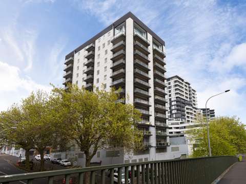 Spacious Apartment, Beautiful Views!