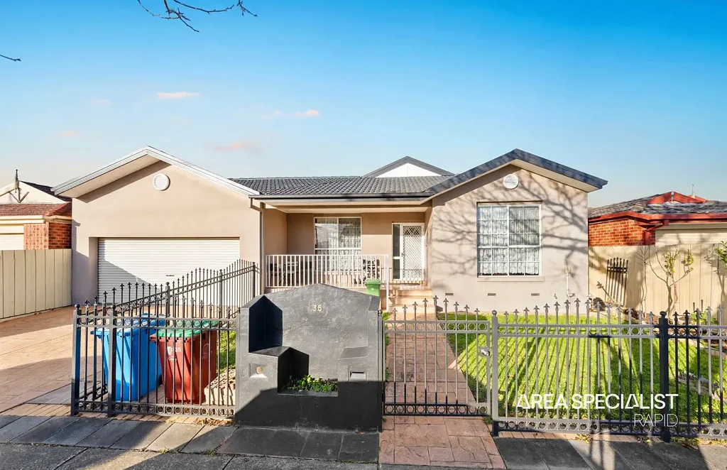 Spacious and Bright Haven in Doveton!