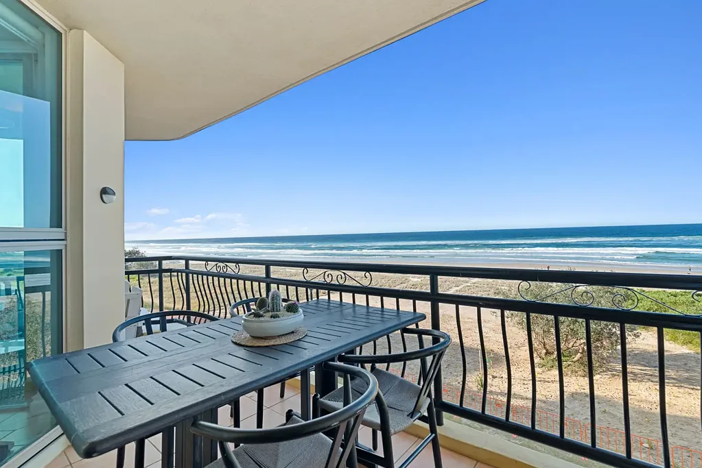 Beachfront Bliss - 3 Bedroom Apartment with Uninterrupted Ocean Views