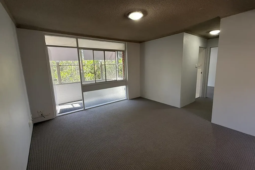 2 Bedroom Unit in Great Location!