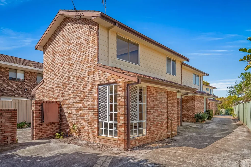 Woy Woy 2 Bedroom 2-Bedroom Townhouse – Prime Location with Great Potential!