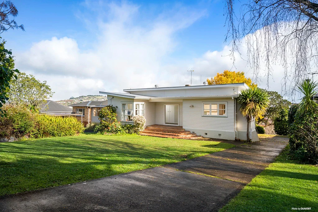 Pukekohe 2Zimmer Buy One or Both - Family, Invest or Develop