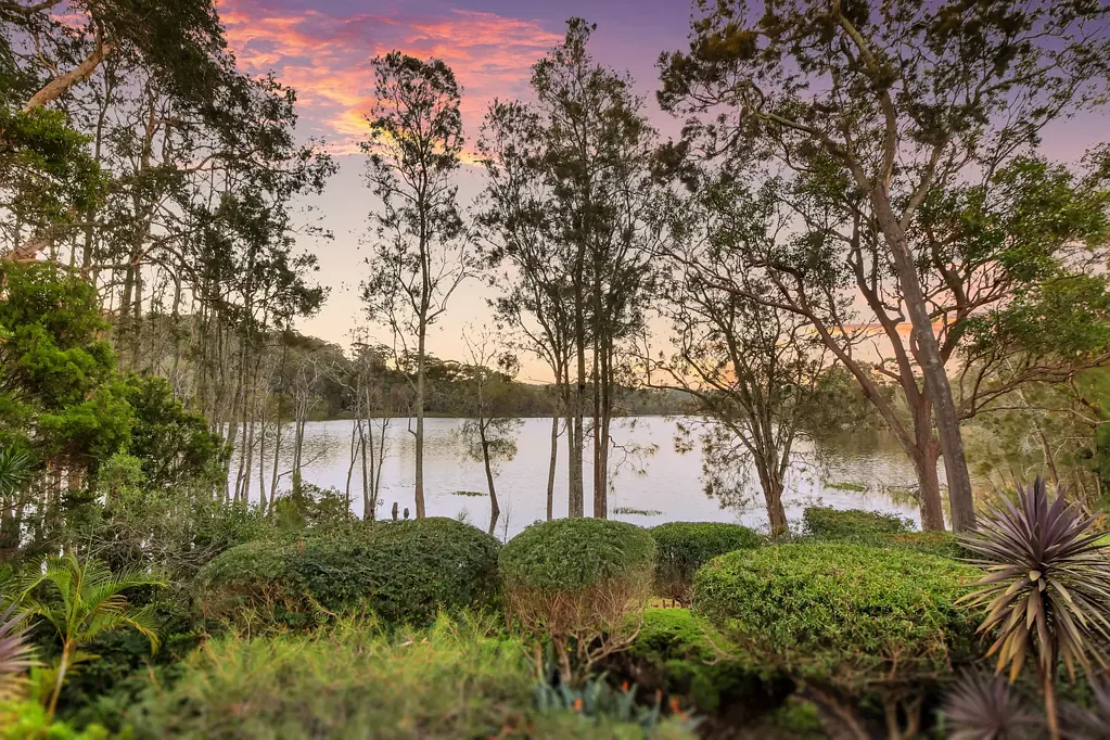 Avoca Beach 4房  North-Facing Lakefront Living