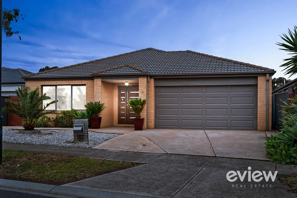Truganina 4 Bedroom Elegant North Faced Family Living with Space, Style & Convenience