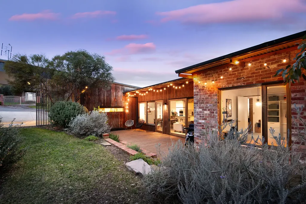 Castlemaine 4部屋 Luxe Living with Sustainable Elegance