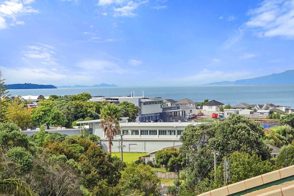 Long Bay 4Zimmer Land, Views and Versatility