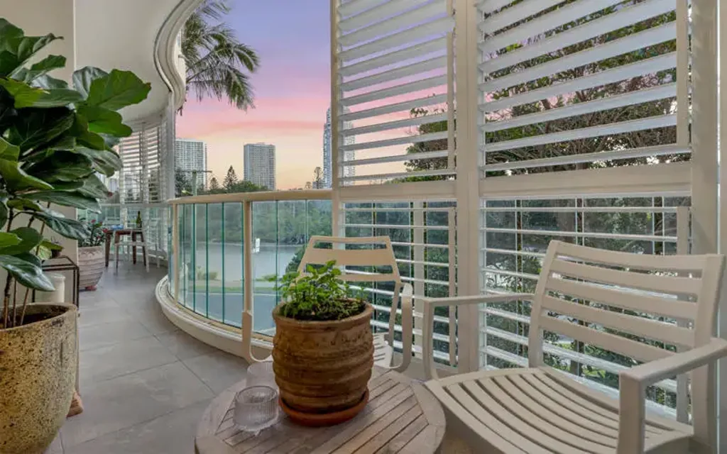 Main Beach 3 Bedroom A Home Designed Around the View