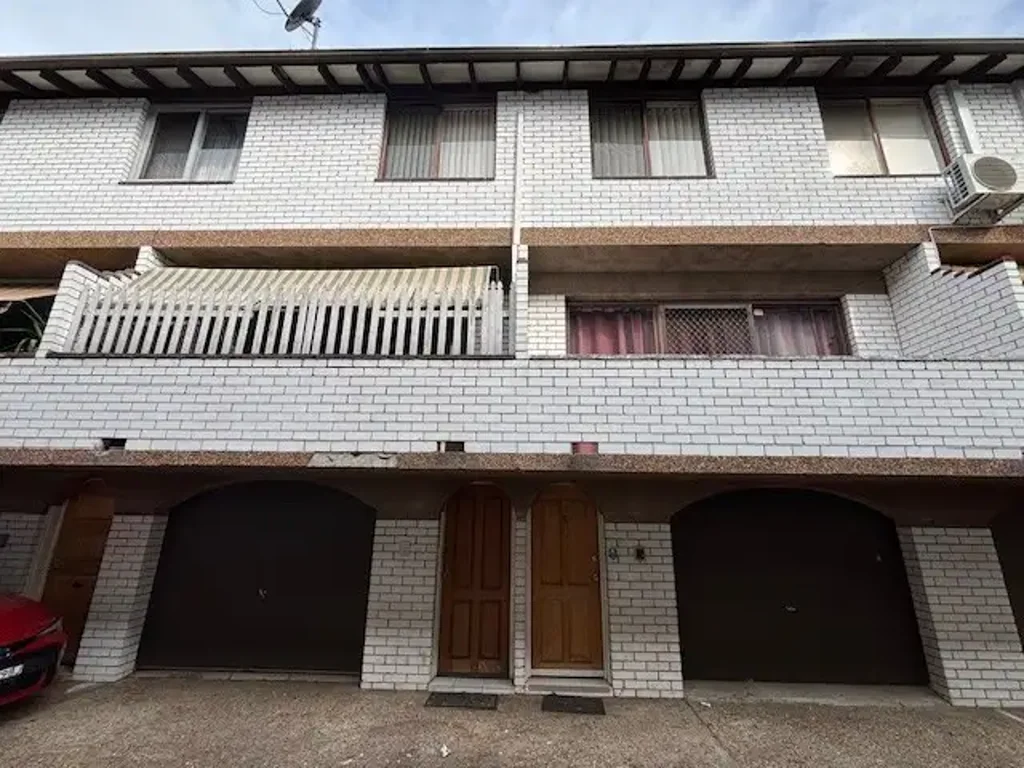 TOWNHOUSE IN THE HEART OF FAIRFIELD!!