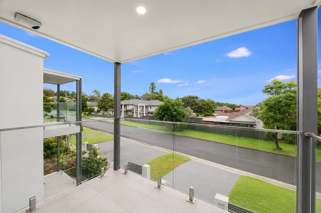 Contemporary Tri-Level Living on the CBD Fringe