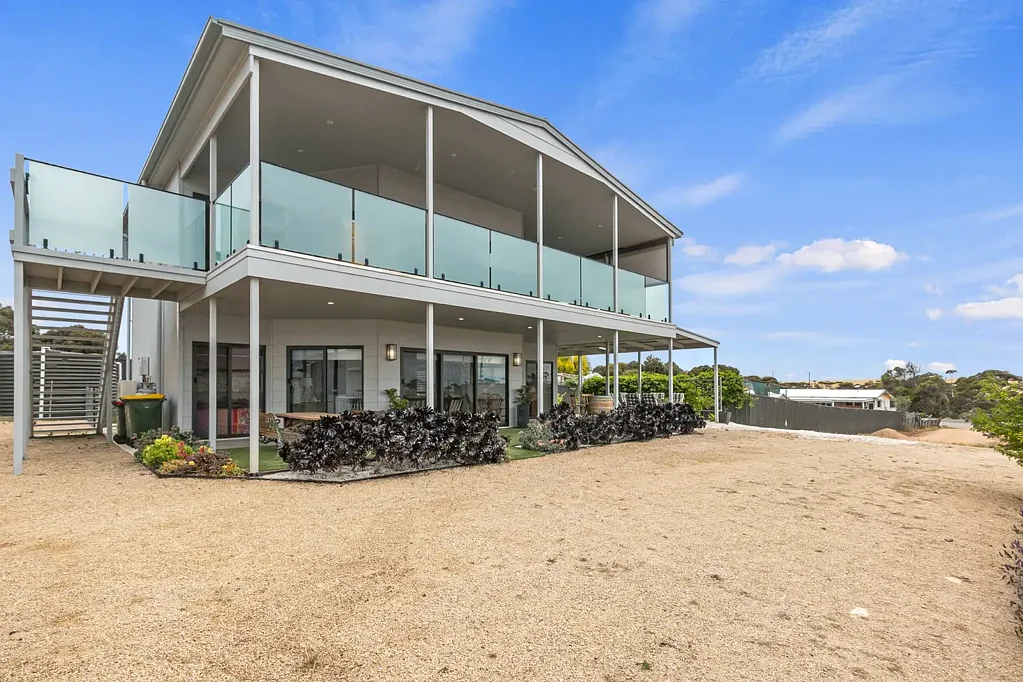 Pine Point 5कमरा Modern Two-Storey Living with Commanding Sea Views!