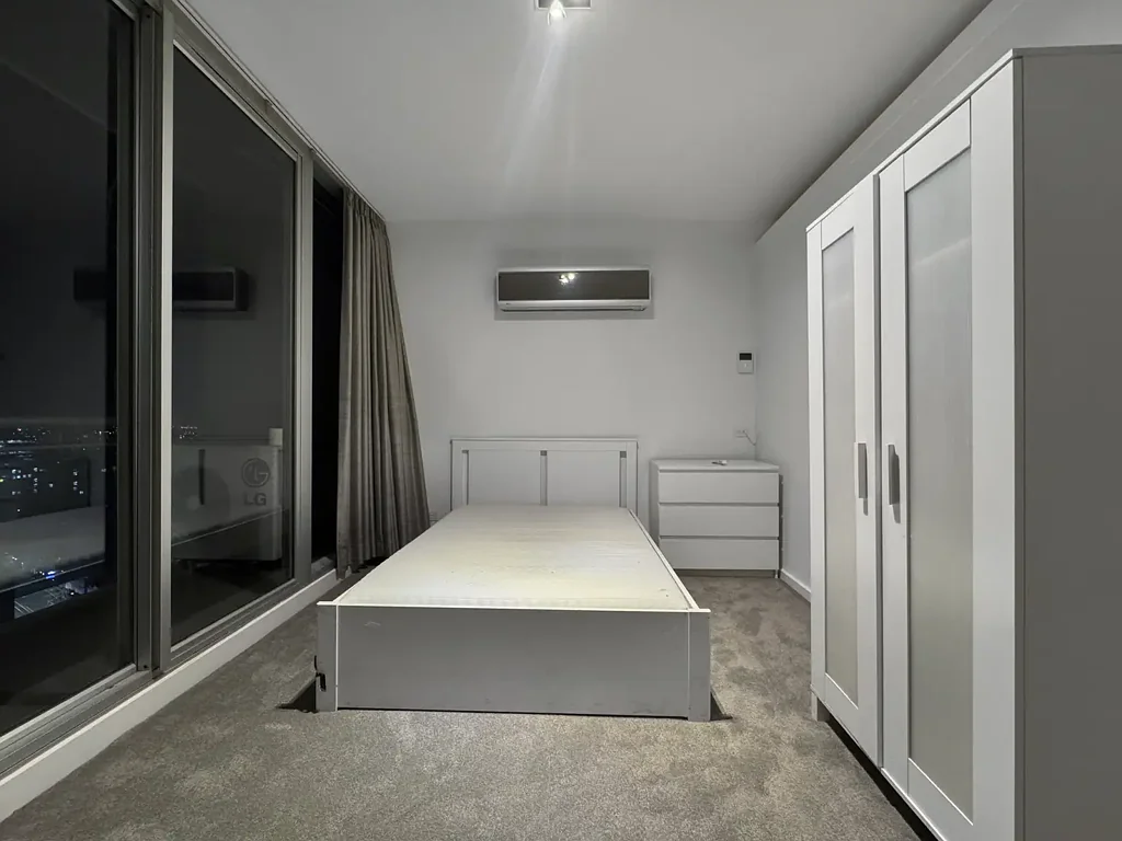 Modern 2-Bedroom Apartment with City Views