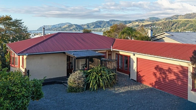 Beachville 4房  Exceptional Family Living, Instructed To Sell!