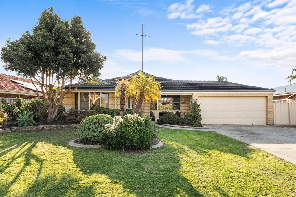 9 Templetonia Promenade, Halls Head, WA 6210