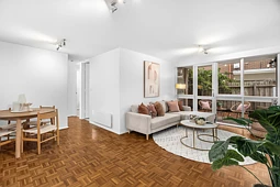 2/207 Canterbury Road, St Kilda West