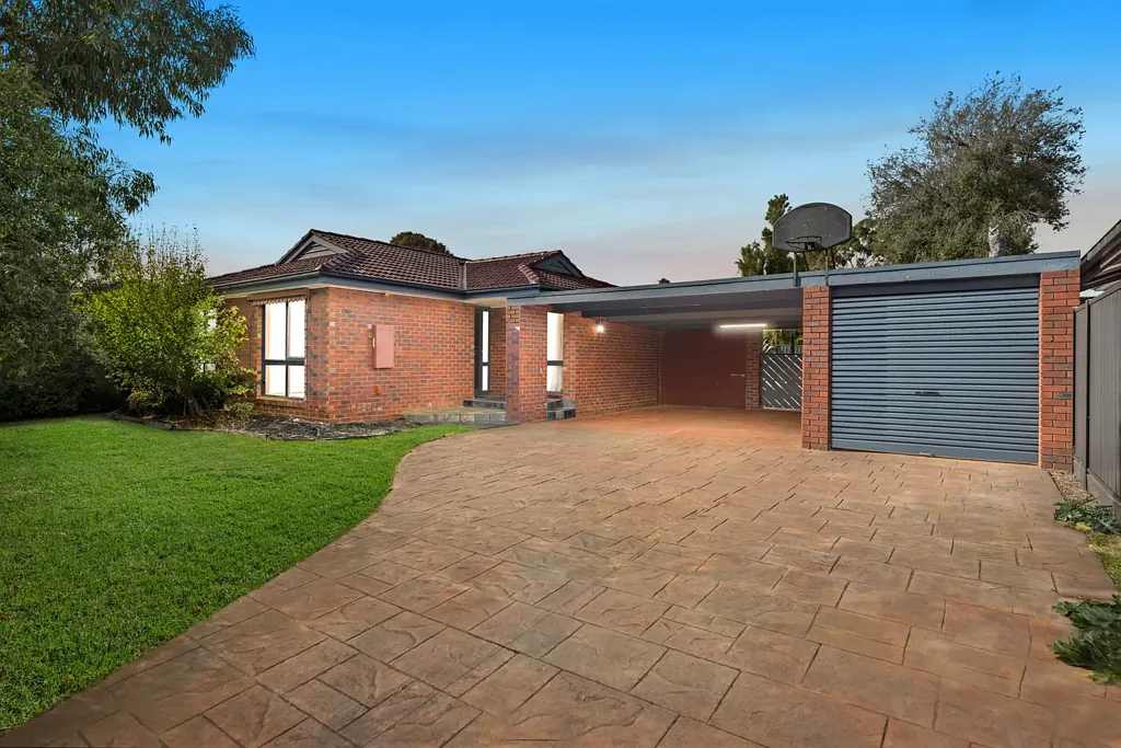 290 Windermere Drive, Ferntree Gully, VIC 3156