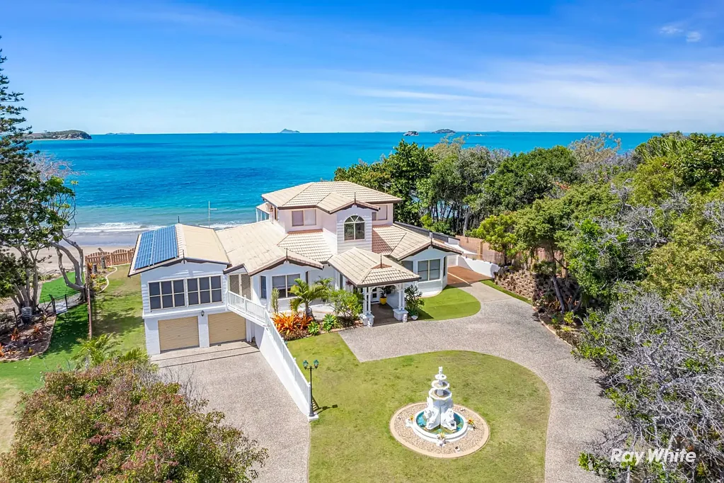 Zilzie 5ਬੈੱਡਰੂਮ Absolute Beachfront Masterpiece - Own your piece of Australia's Coastline