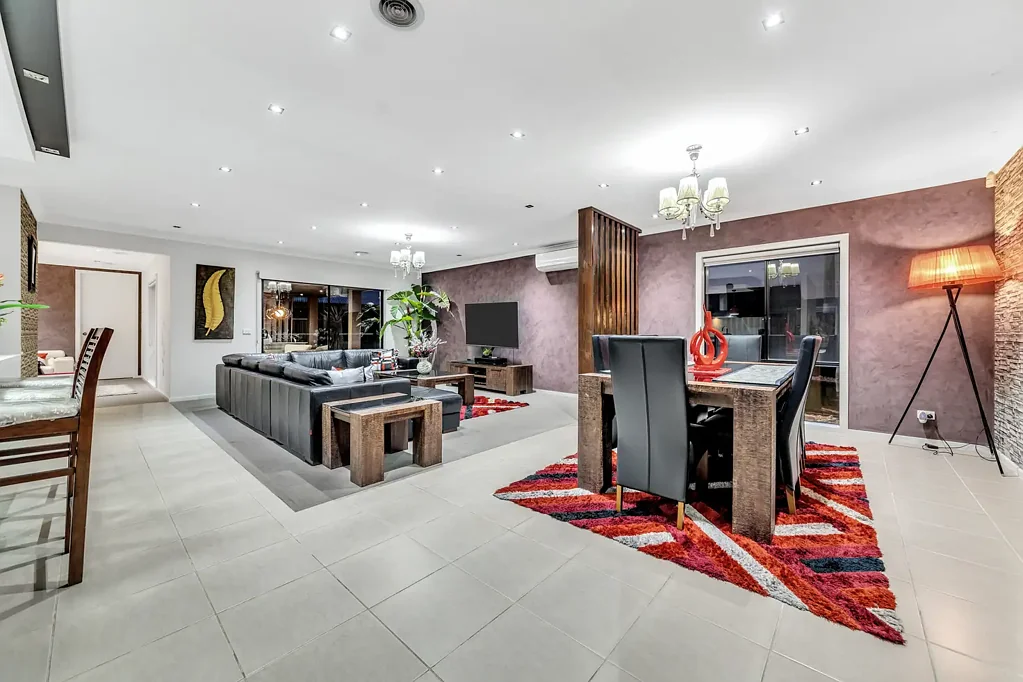 Rockbank 4ห้องนอน "Spacious. Sophisticated. Spectacular – 3 Living Areas, 32+ Squares of Luxury on 720m²!"