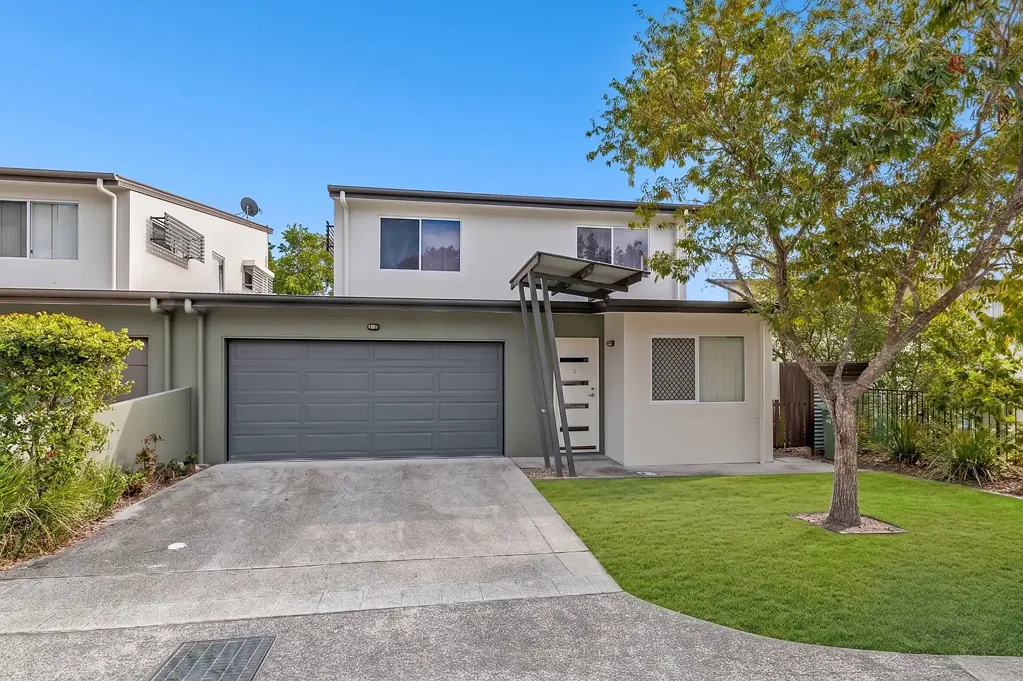 Upper Coomera 5બેડરૂમ Spacious Five-Bedroom Townhouse in the Prestigious Diamond Hill Complex