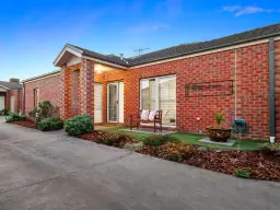 2/8 MacDonald Grove, Mornington