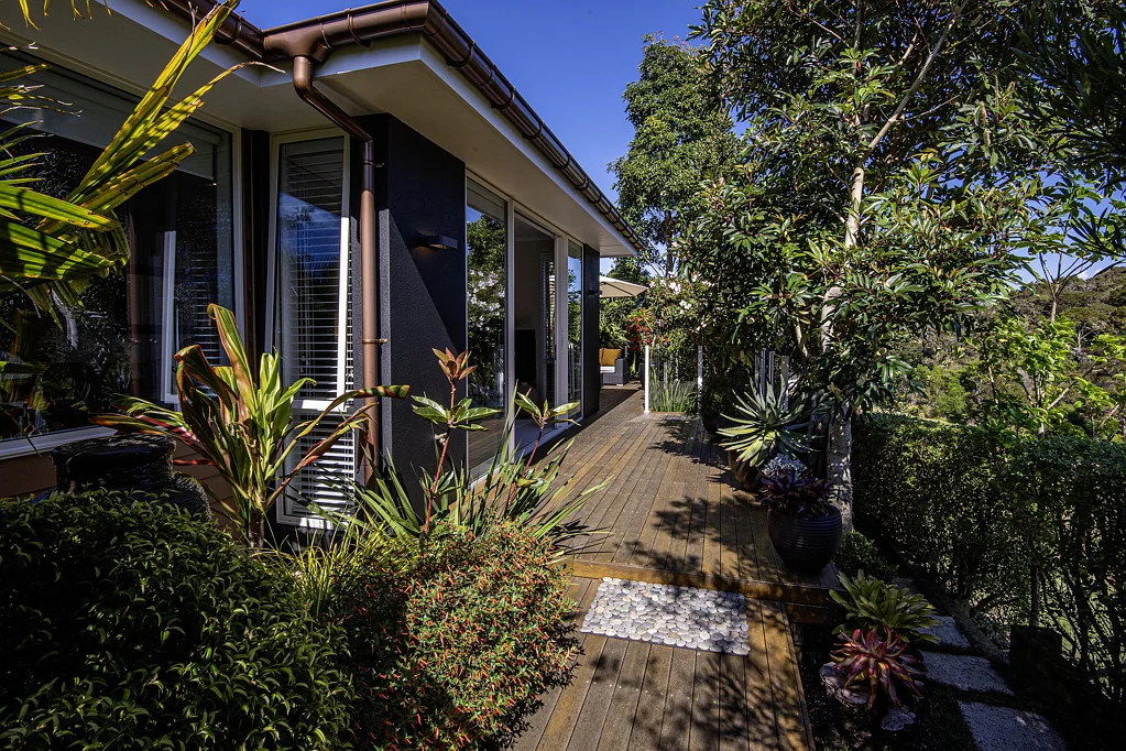 Paihia 3 Bedroom Gracious living in a leafy setting