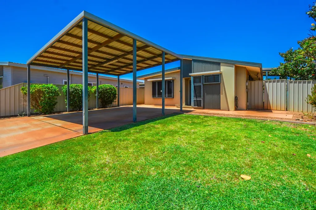 South Hedland 3ਬੈੱਡਰੂਮ MODERN 2013-BUILT FAMILY HOME + DUAL ACCESS + CORPORATE LEASE AT $1,550 PER WEEK!!!