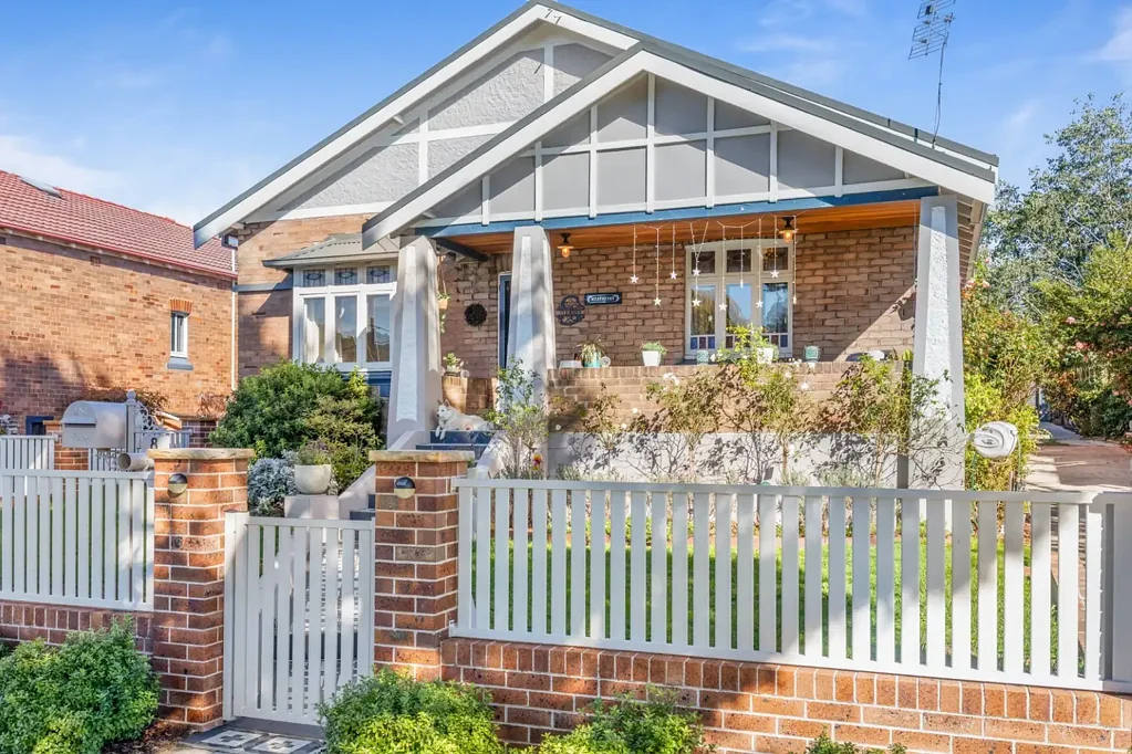 Lithgow 3房  "Weatherby" - A Thoughtfully Renovated & Extended Brick Beauty