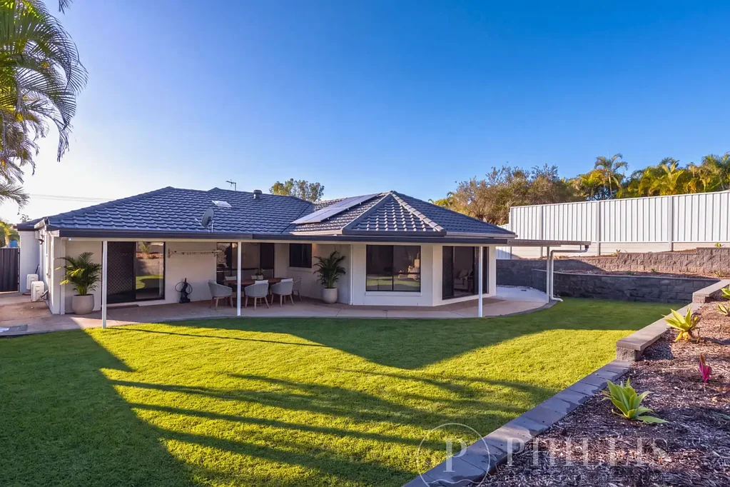 Arundel 4ਬੈੱਡਰੂਮ Be Amazed! This fully renovated family home is ready to impress. Stylish, spacious & move-in ready — this one MUST be seen!