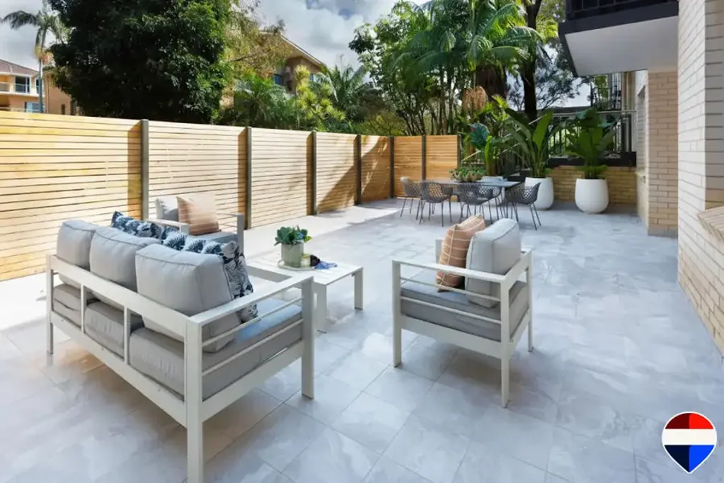 Bright Coastal Apartment - Walk to Beach & Transport