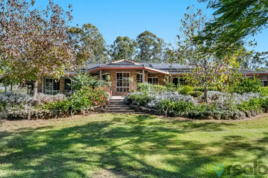 North Casino 5 Bedroom Elegant country home, Extensive shedding on 3 acres of manicured garden surrounds