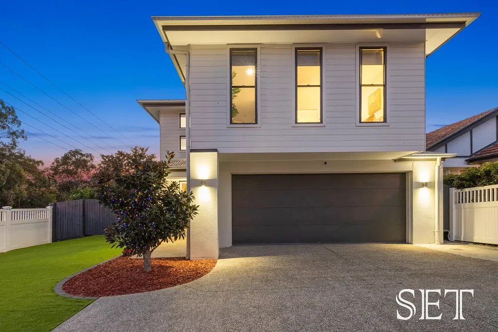 Aspley 5 Slaapkamer FIRST TIME ON THE MARKET SINCE BUILD - Prime Aspley Location