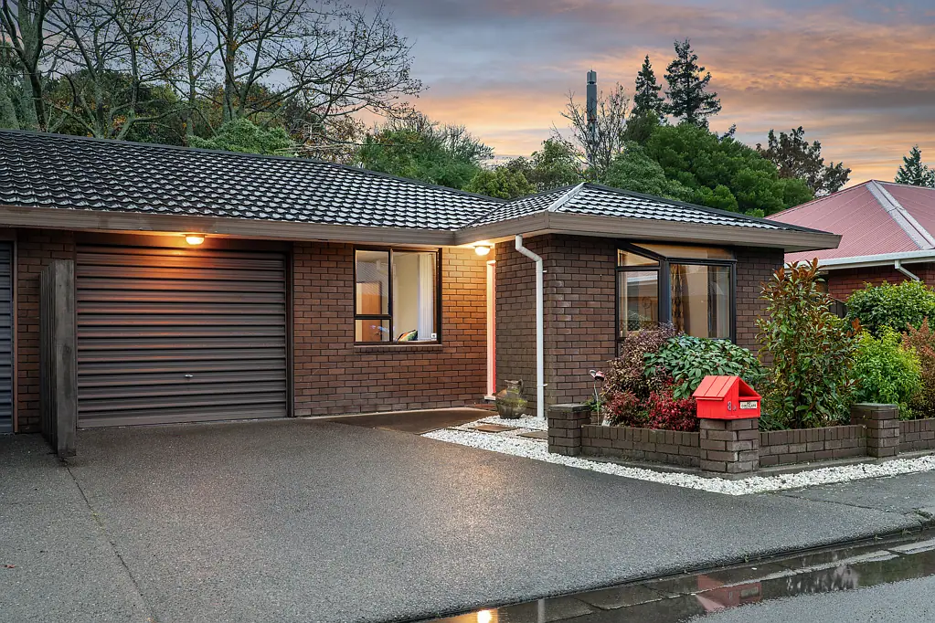 1/8 Torvill and Dean Lane, Cashmere, Christchurch, Canterbury