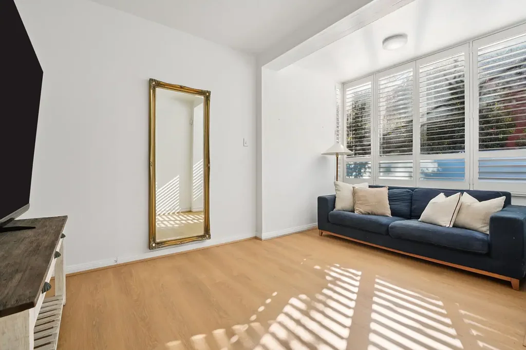 Sizable Three Bedroom Apartment With New floor Boards Throughout