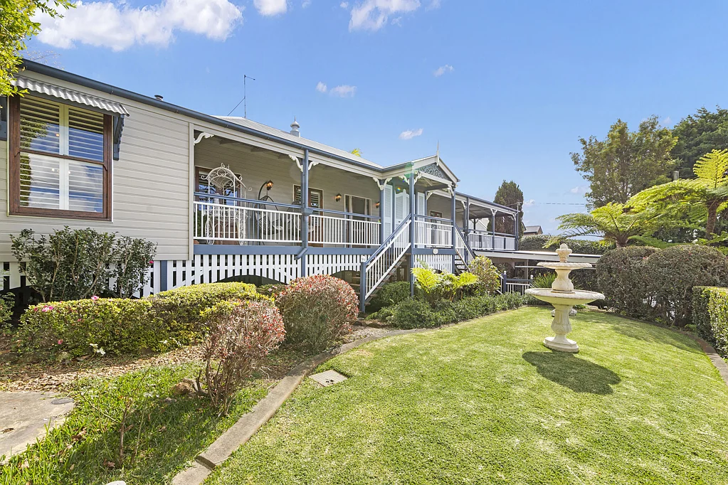 Tamborine Mountain 4ਬੈੱਡਰੂਮ Charming Queenslander with Dedicated Studio - The Ultimate Work-From-Home Haven