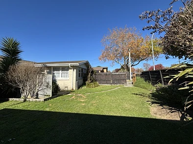 Three Bedrooms on River Road, Chartwell