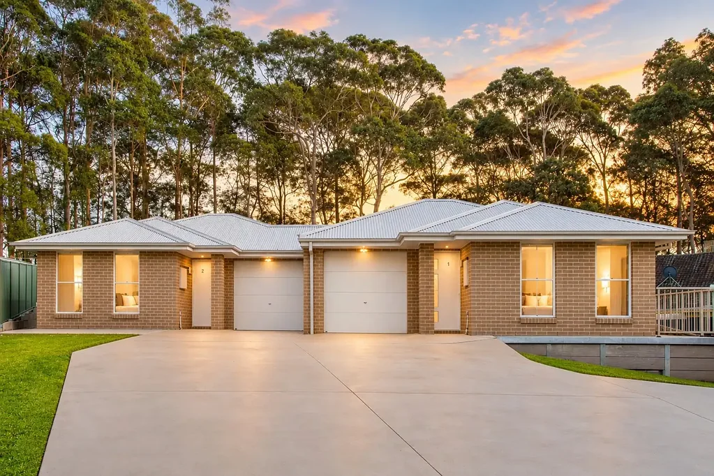 Sunshine Bay 5房  Two Homes - Two Separate Titles