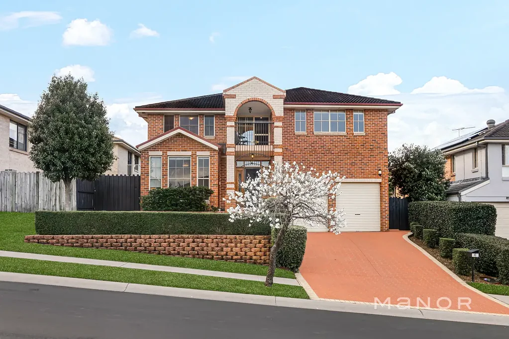 Kellyville Ridge 5房 Kellyville Ridge黄金街角 玫瑰屋匠心建造 42平米阔绰空间 地下主卧带豪卫 超大车库多功能 Palatial family home set on a 570sqm in one of Kellyville Ridge's best streets.