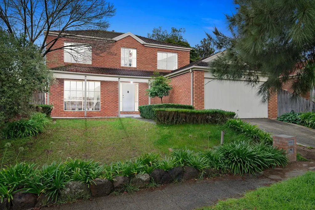 Bundoora 5房  Timeless Elegance in the Prestigious Gresswell Grange Estate