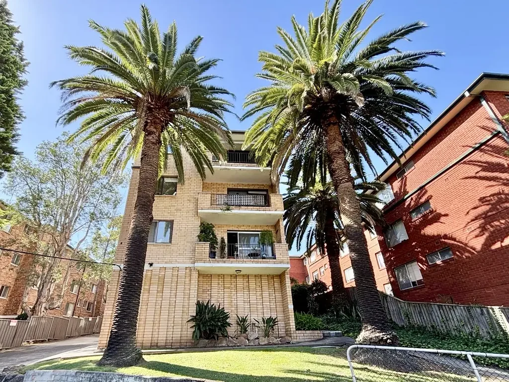 Low-maintenance living close to waterfront parklands