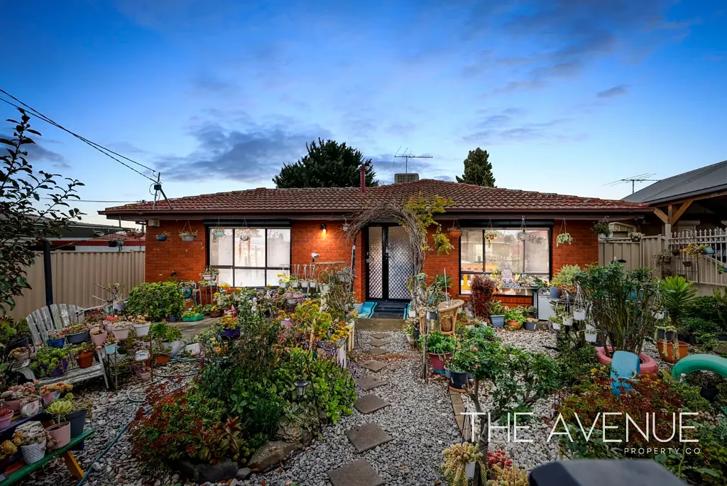 2 Falcon Walk, Kings Park, VIC 3021